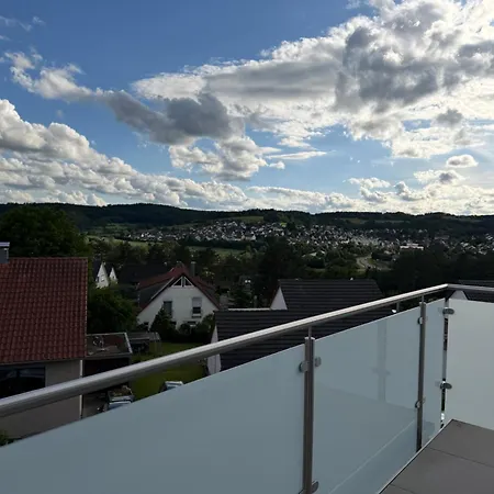 Apartamento Moderne 4-zimmer-wohnung Mit Balkon, Fernblick, Parkplatz, Wlan, Einbaukueche, Bad & Gaeste-wc