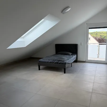 Moderne 4-zimmer-wohnung Mit Balkon, Fernblick, Parkplatz, Wlan, Einbaukueche, Bad & Gaeste-wc * Grafenau (Bavaria)